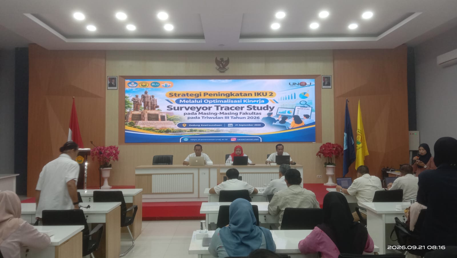UPA PENGEMBANGAN KARIER DAN KEWIRAUSAHAAN GELAR EVALUASI KINERJA SURVEYOR TRACER STUDY TRIWULAN III 2026 : RESPONSE RATE TEMBUS 91,18 PERSEN, UNEJ DORONG PERCEPATAN CAPAIAN IKU 2
